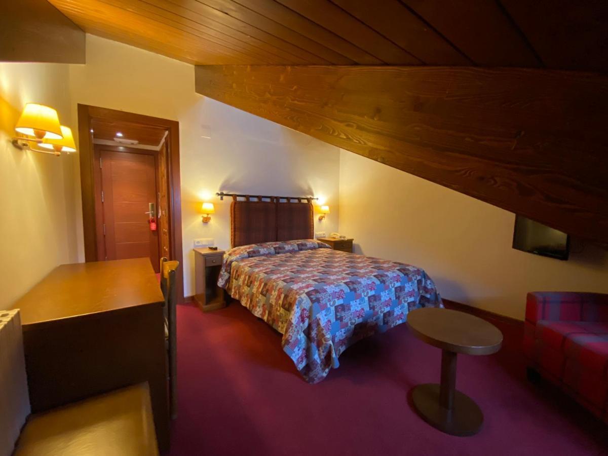 Hotel La Morera Valencia D'Aneu Luaran gambar