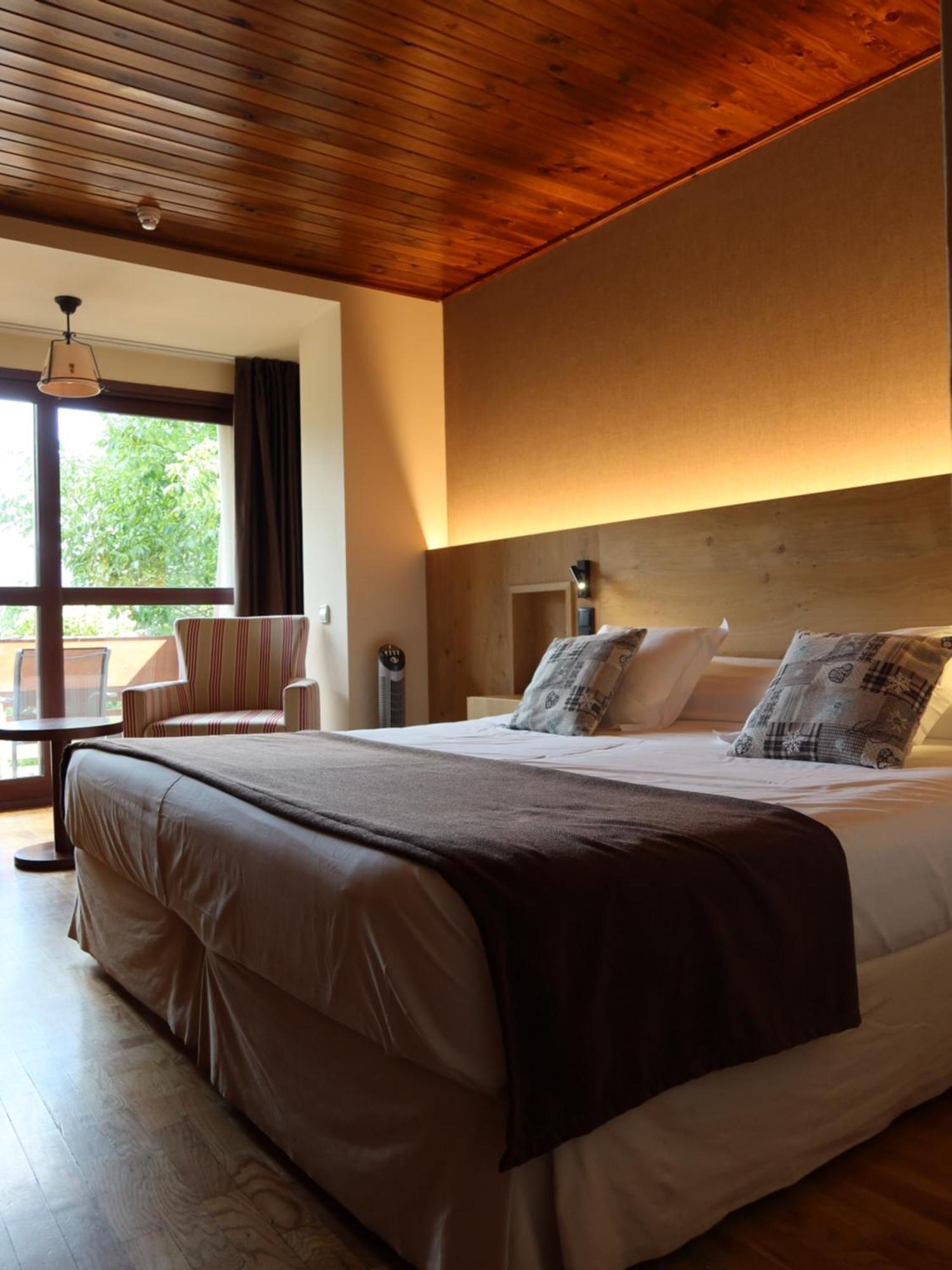 Hotel La Morera Valencia D'Aneu Luaran gambar